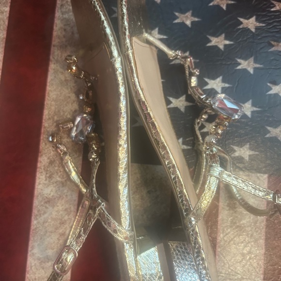 J Miller ladies Stunning Jeweled Gold Sandals Size 9.5 . - Picture 10 of 10